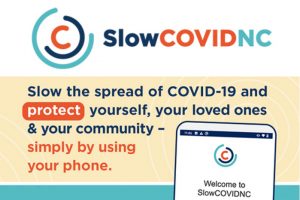 SlowCOVIDNC的标志和文字:减缓COVID-10的传播，保护你自己、你的亲人和你的社区——只需使用你的手机。NCDHHS SlowCOVIDNC信息页面链接:https://covid19.ncdhhs.gov/slowcovidnc